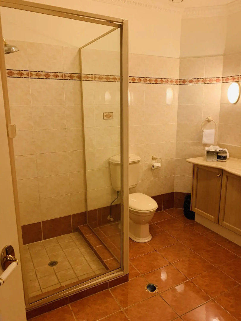 Photo - Royal Albert Hotel