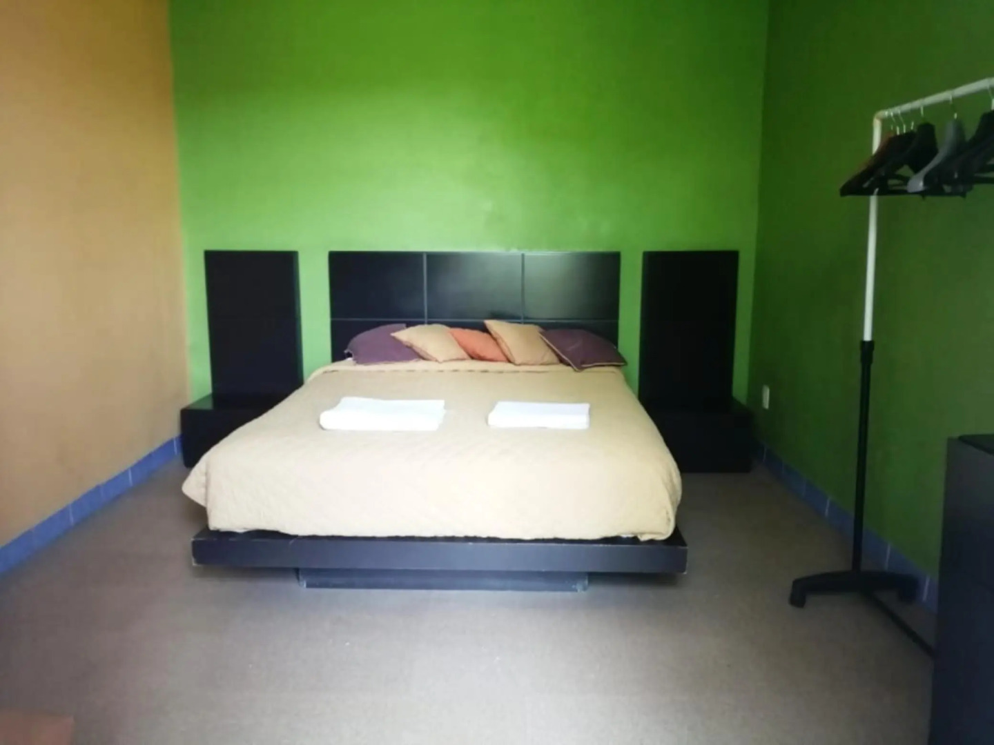 Photo - Hotel Amigo Suites