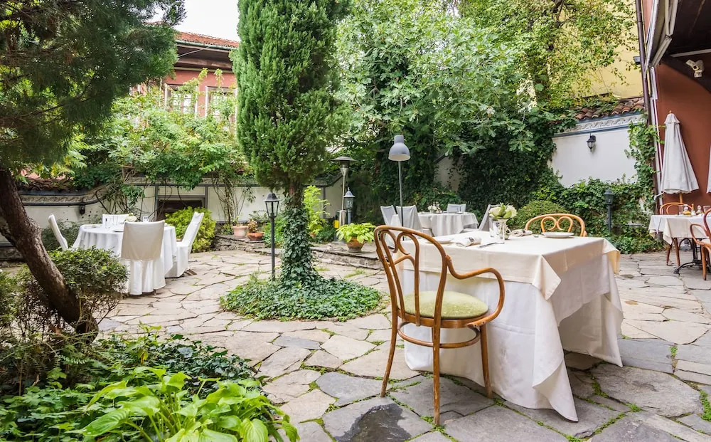 Photo - Old Legends Hotel