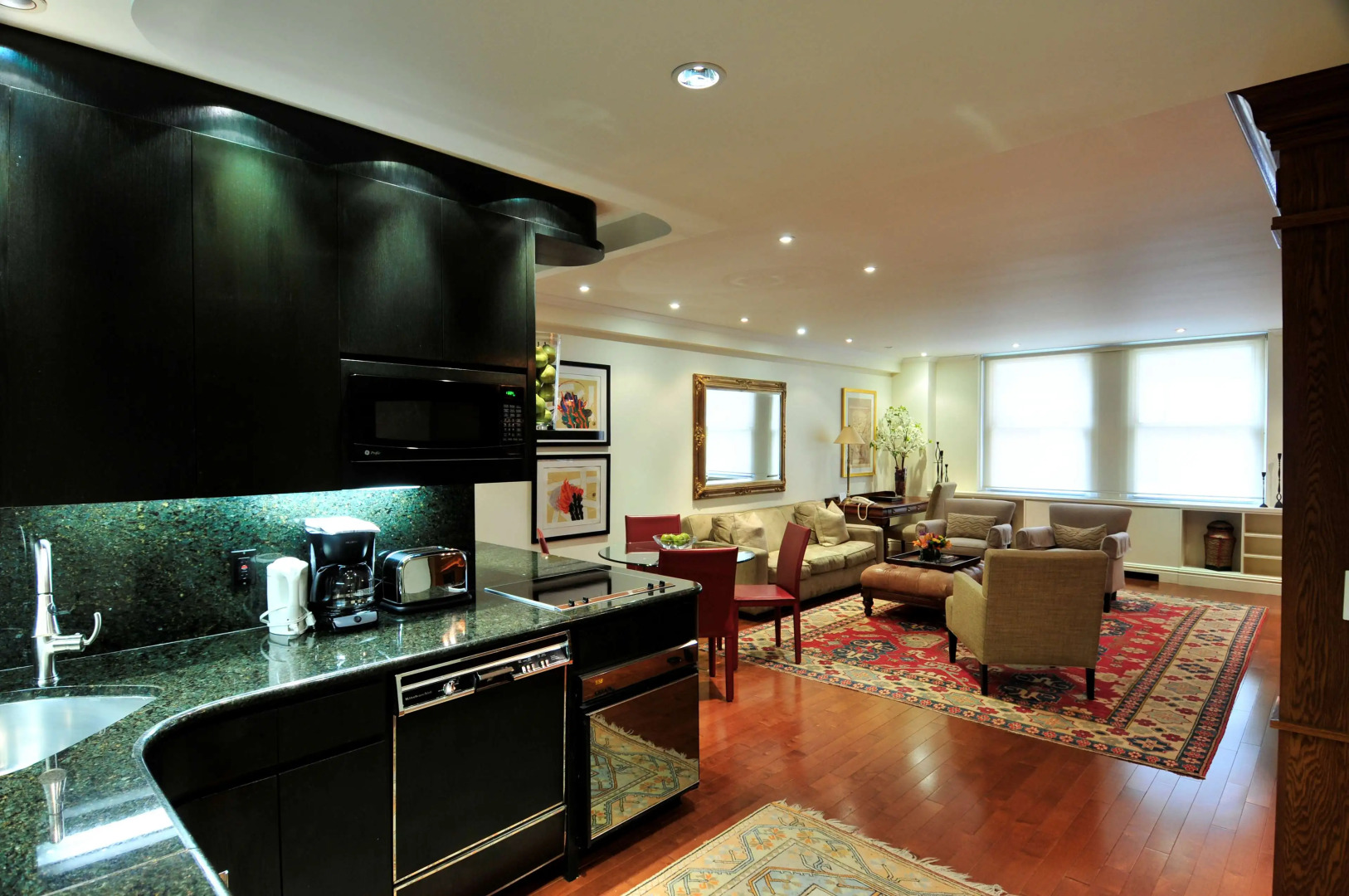 Photo - Lombardy Hotel