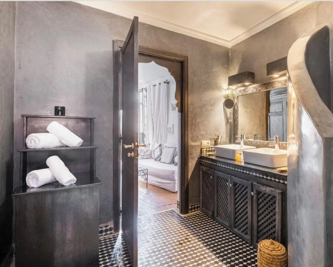 Photo - Riad Basidi piscine chauffée sur le toit de la médina