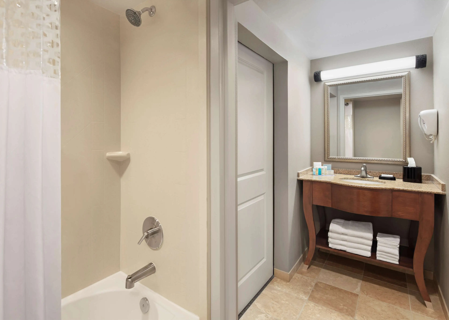 Photo - Hampton Inn & Suites Alexandria Old Town Area South