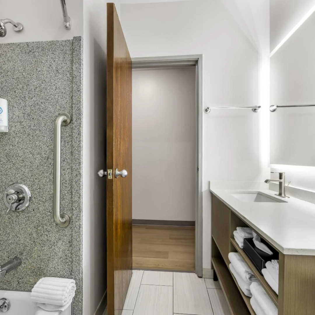 Photo - Comfort Suites London South