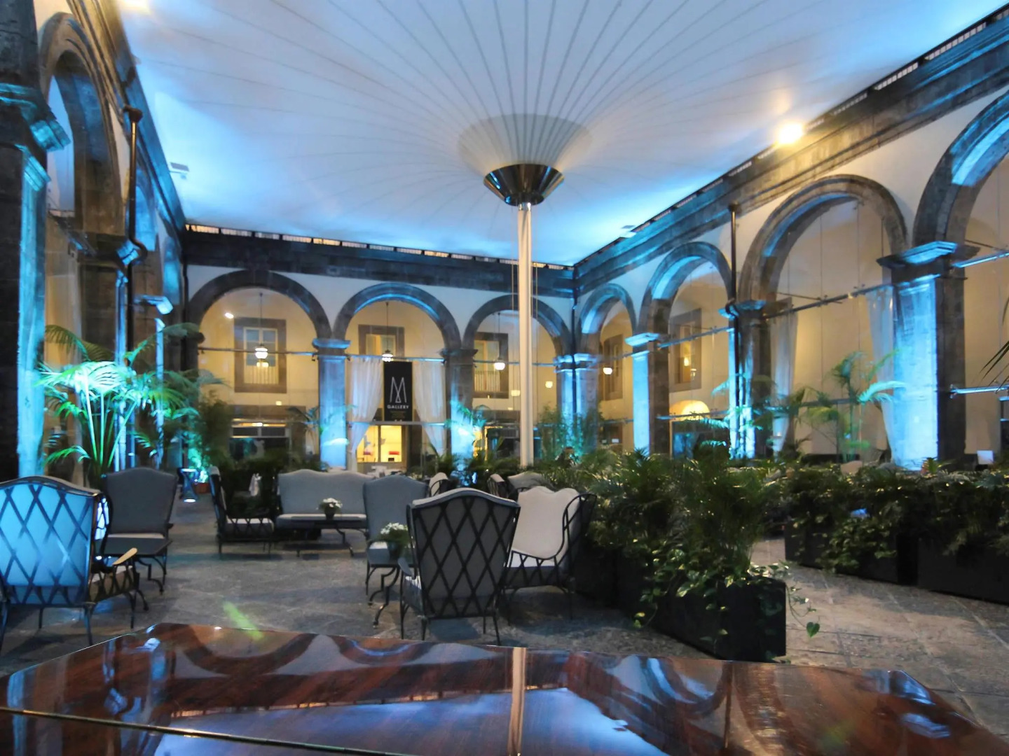 Foto - Palazzo Caracciolo Naples