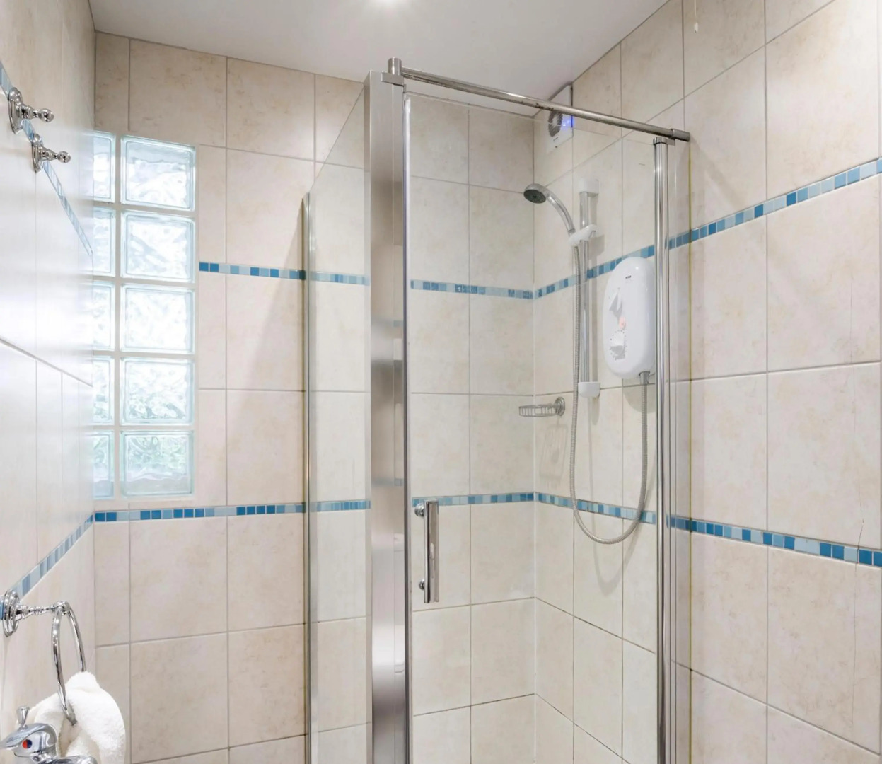 Photo - St Athans Hotel