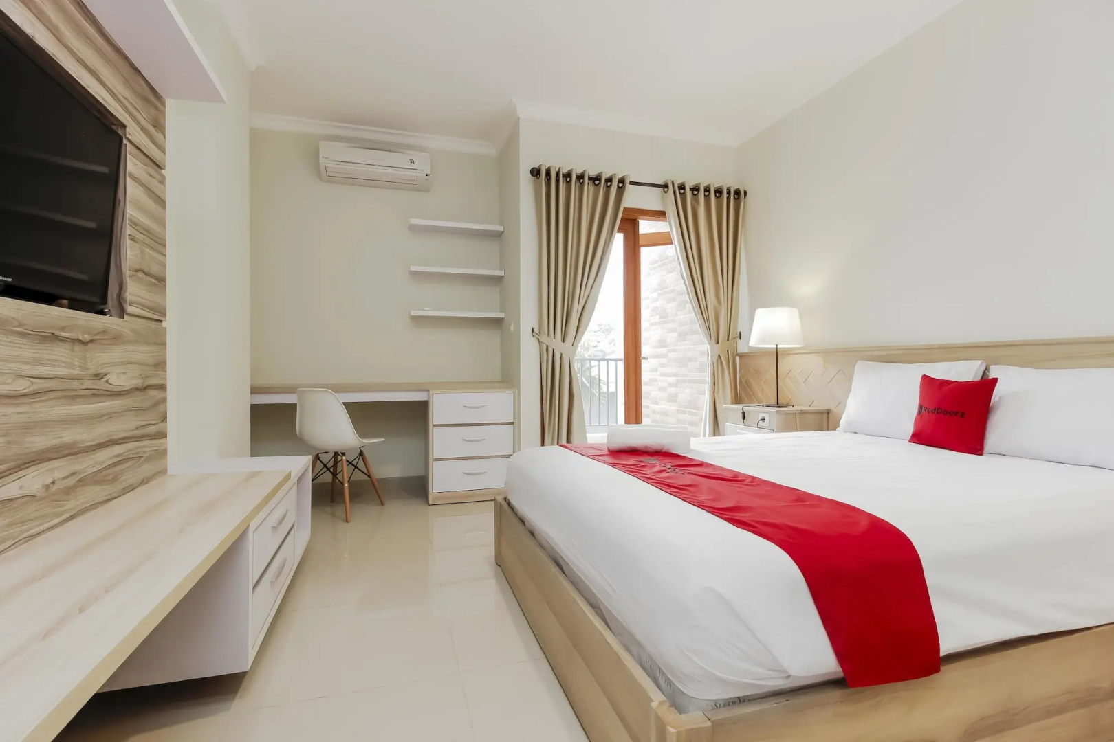 Photo - RedDoorz Premium near Ragunan Zoo 2