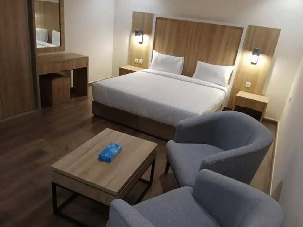 Photo - Towlan Khurais