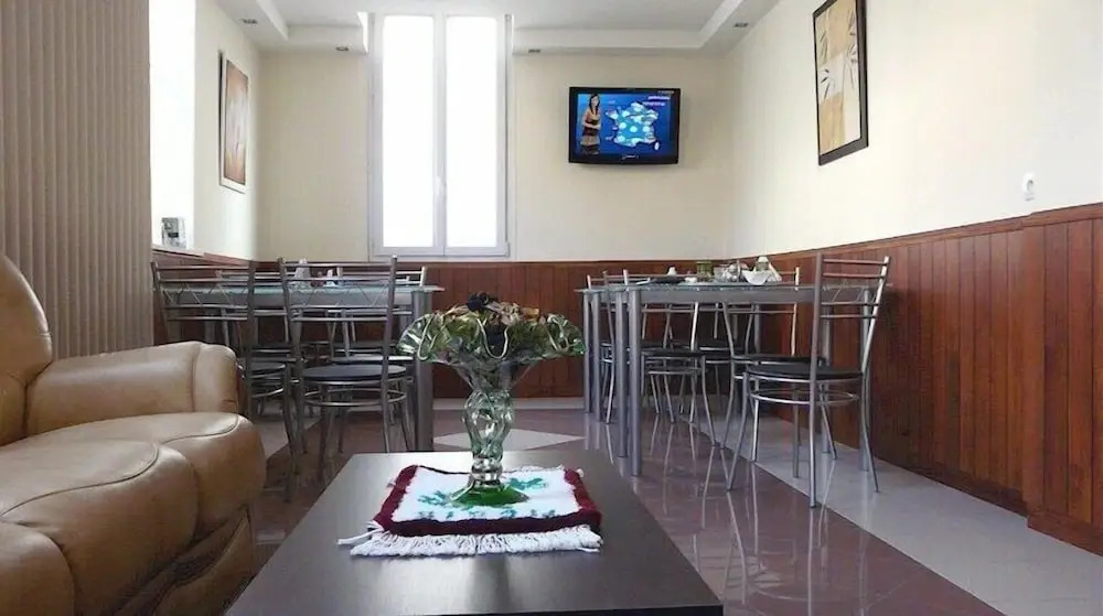 Photo - Hotel des Bains à 10 min de Paris