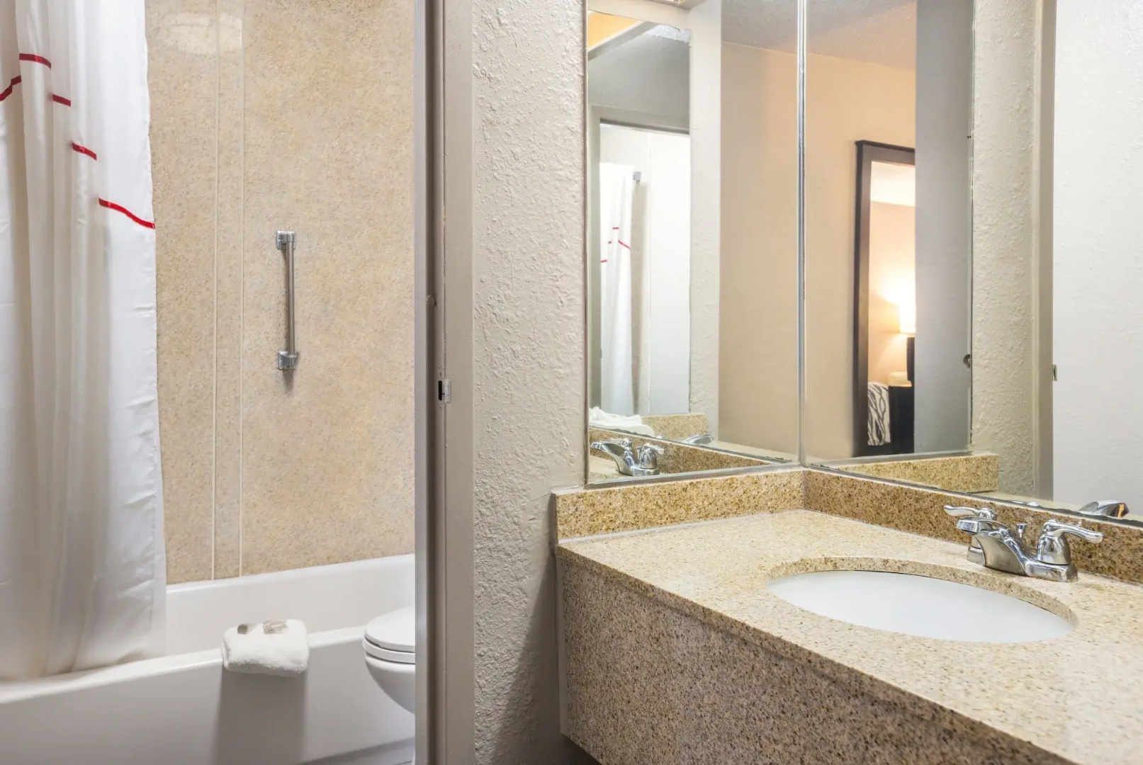 Photo - Red Roof Inn Savannah – Southside/Midtown