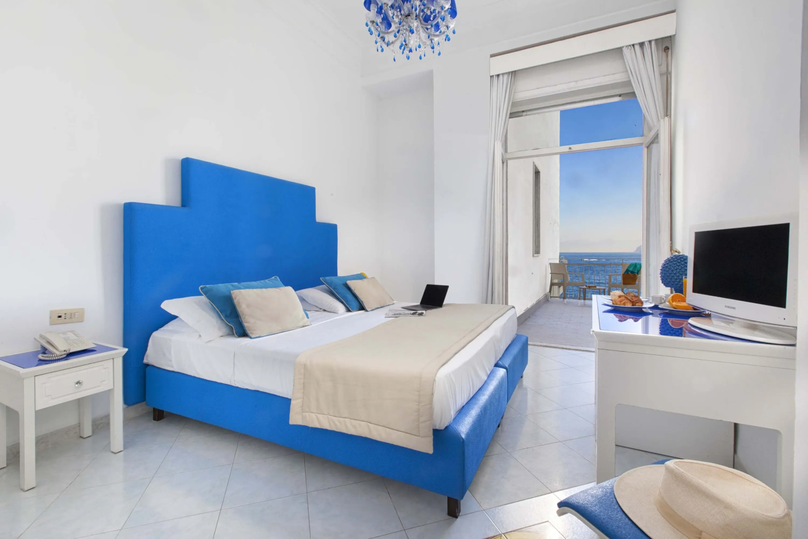 Photo - Admiral Hotel