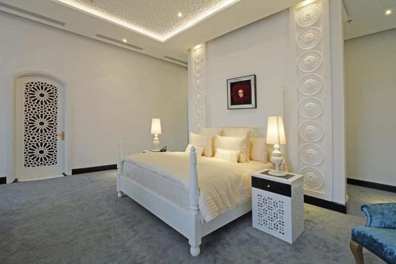 Photo - Chloe Gallery