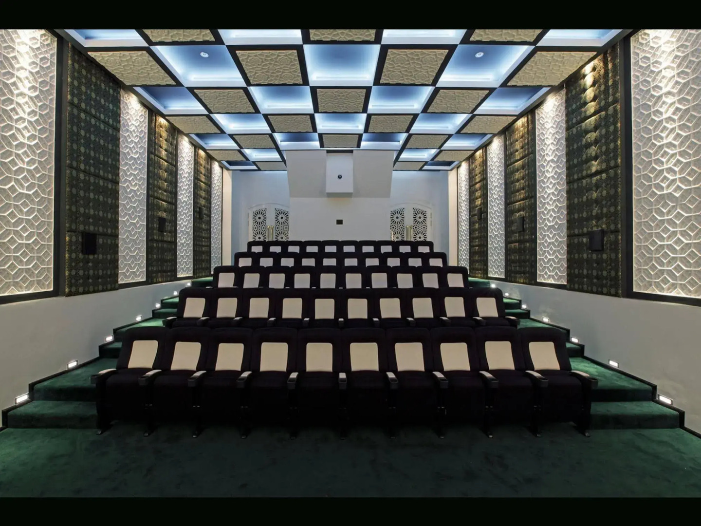 Photo - Chloe Gallery