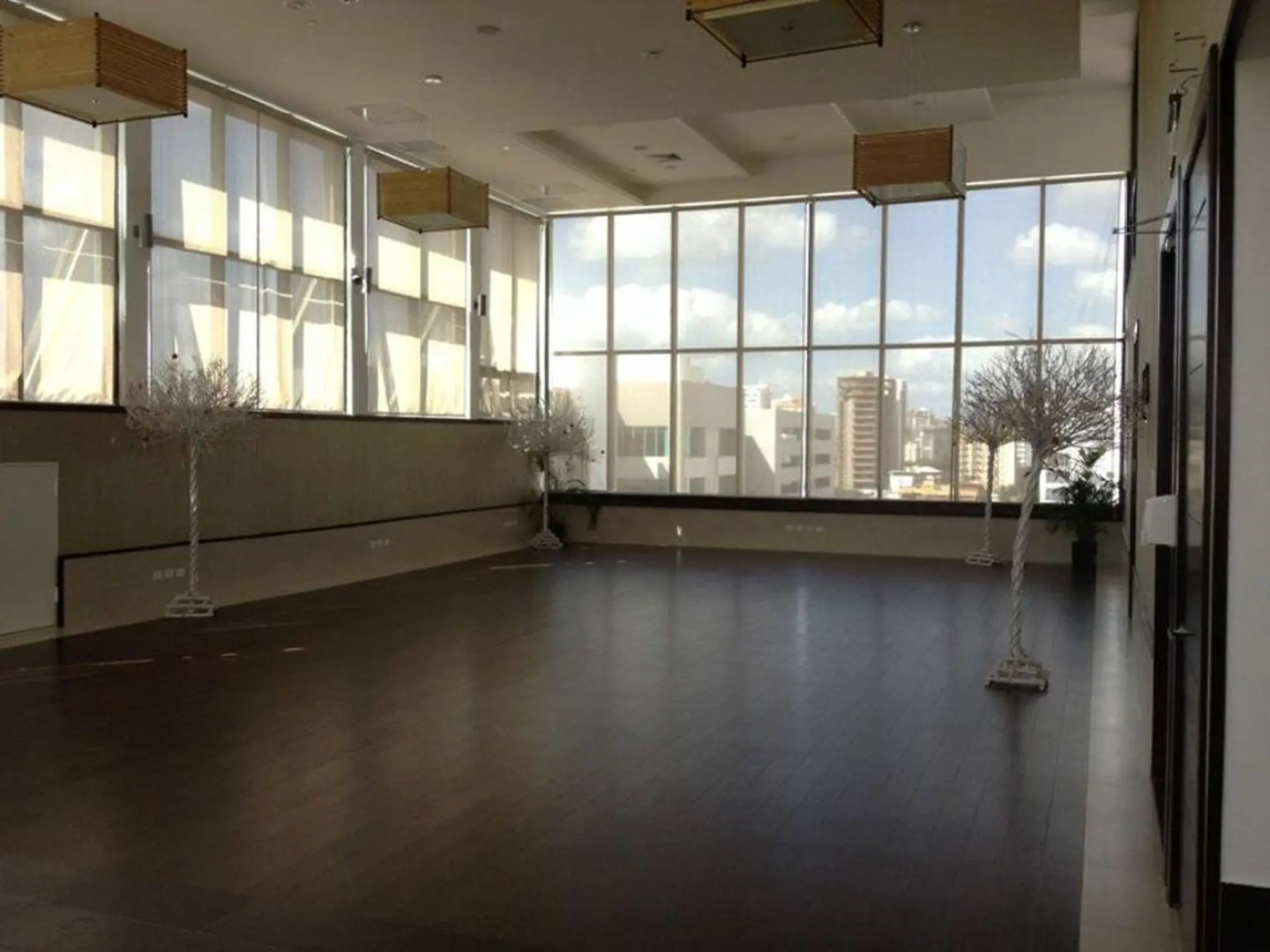 Photo - Weston Suites Hotel