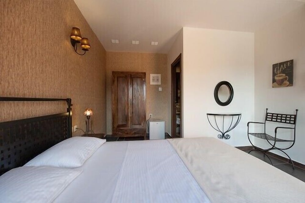 Polys Guest House