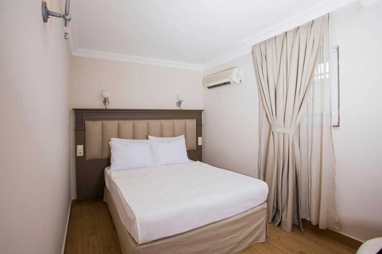 Photo - Moonshine Hotel & Suites