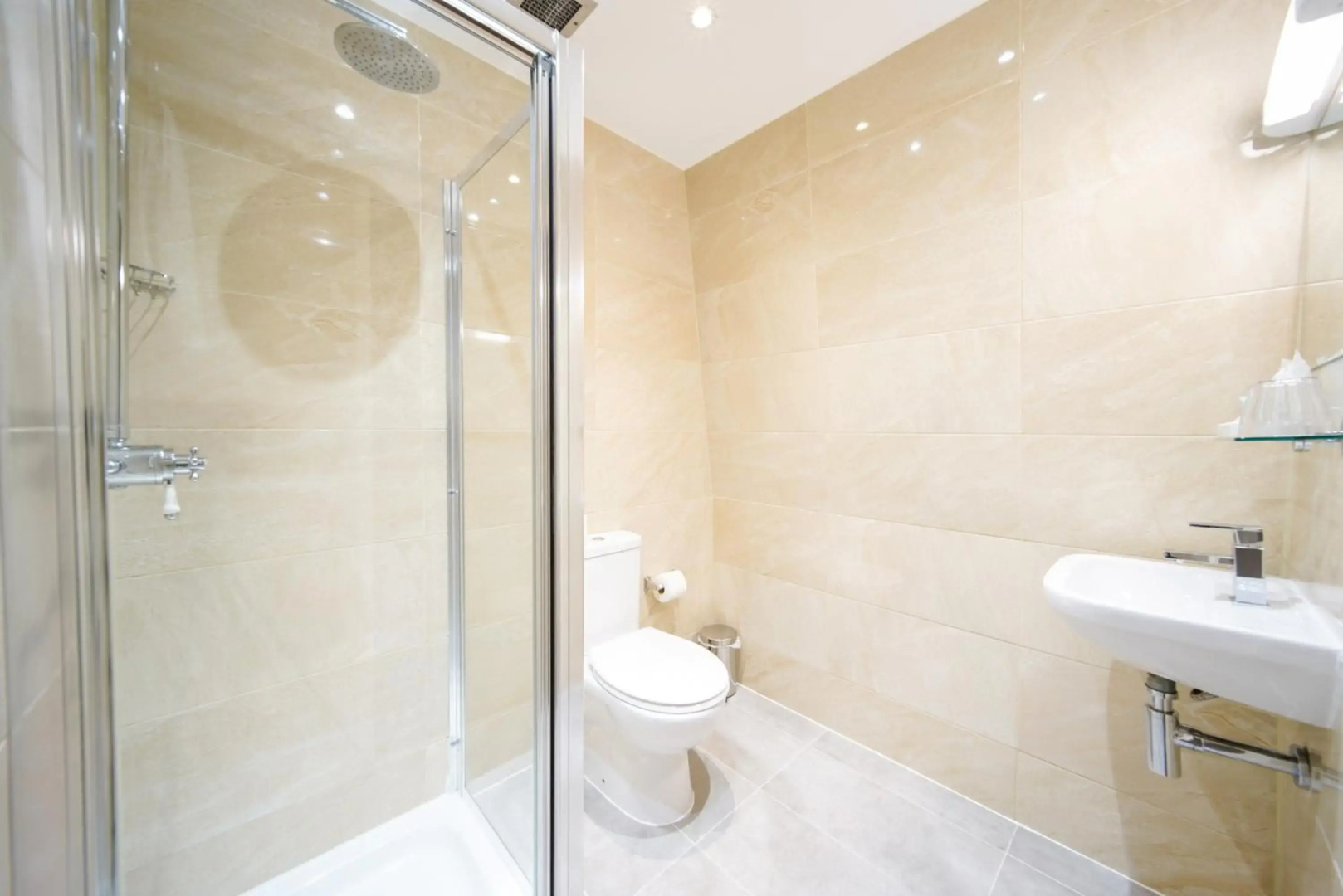 Photo - Royal Eagle Hotel