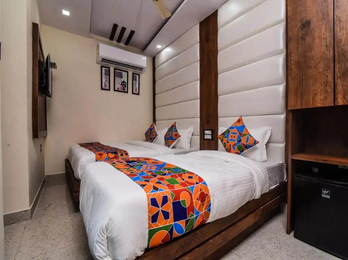 Photo - Hotel Dollar Inn