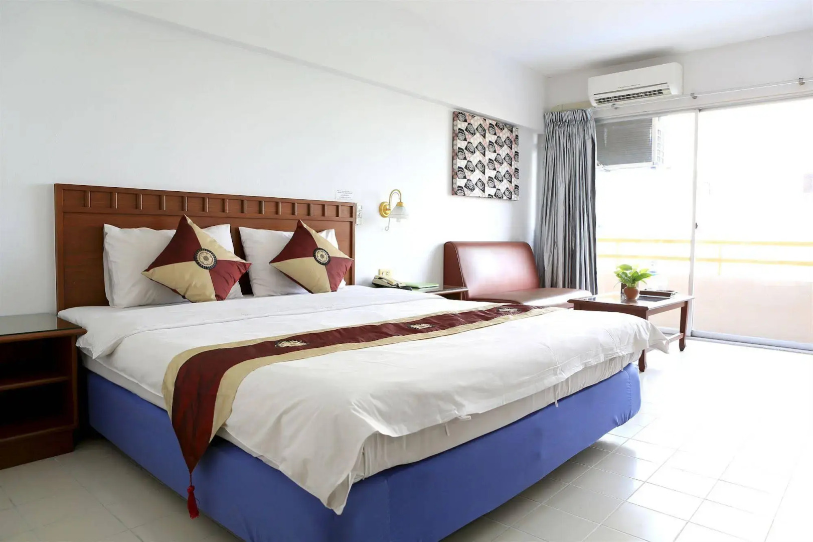 Photo - L.A. Tower Hotel