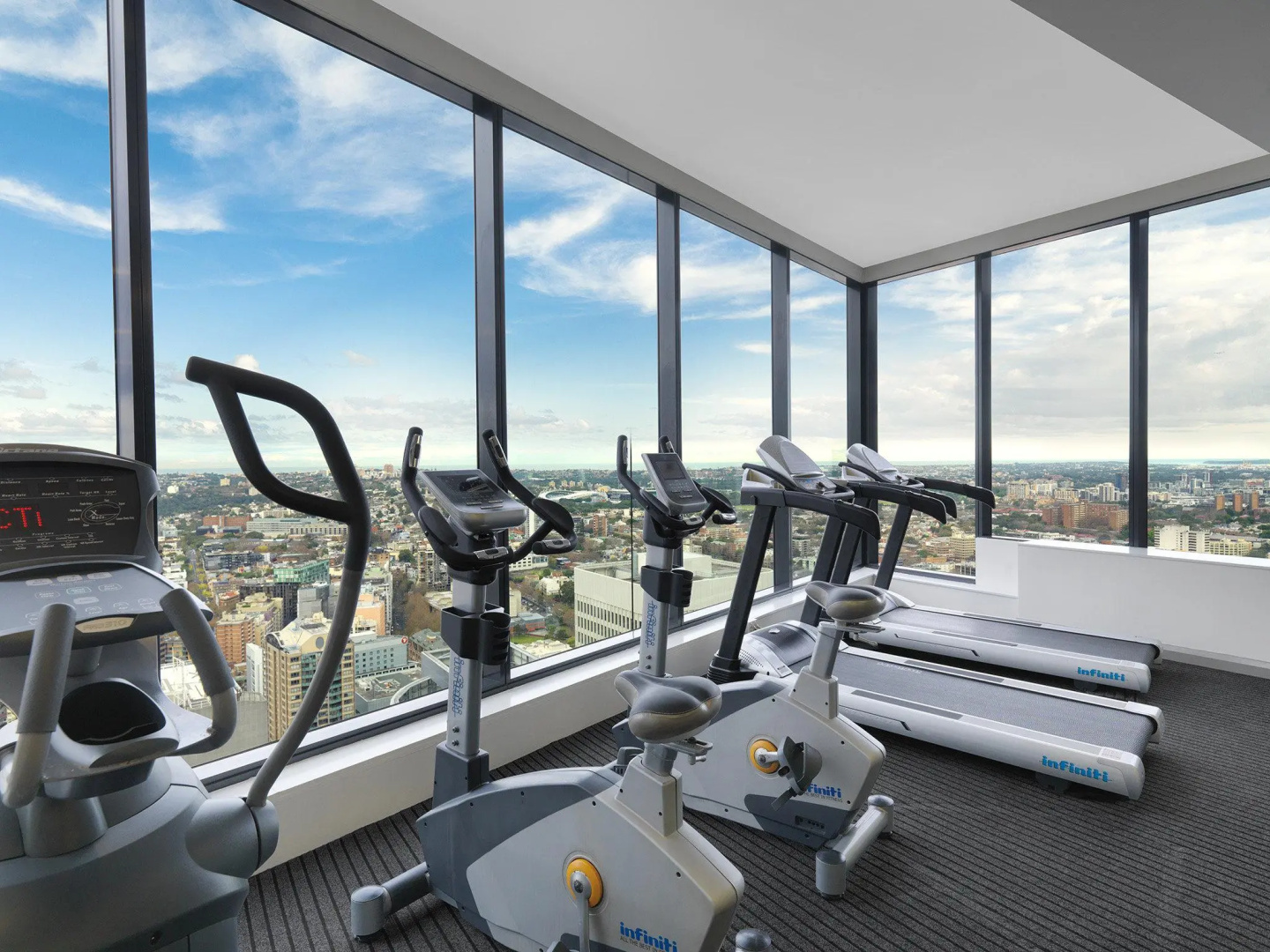 Photo - Meriton Suites World Tower, Sydney