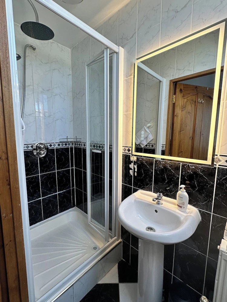 Photo - Malahide Guest Rooms