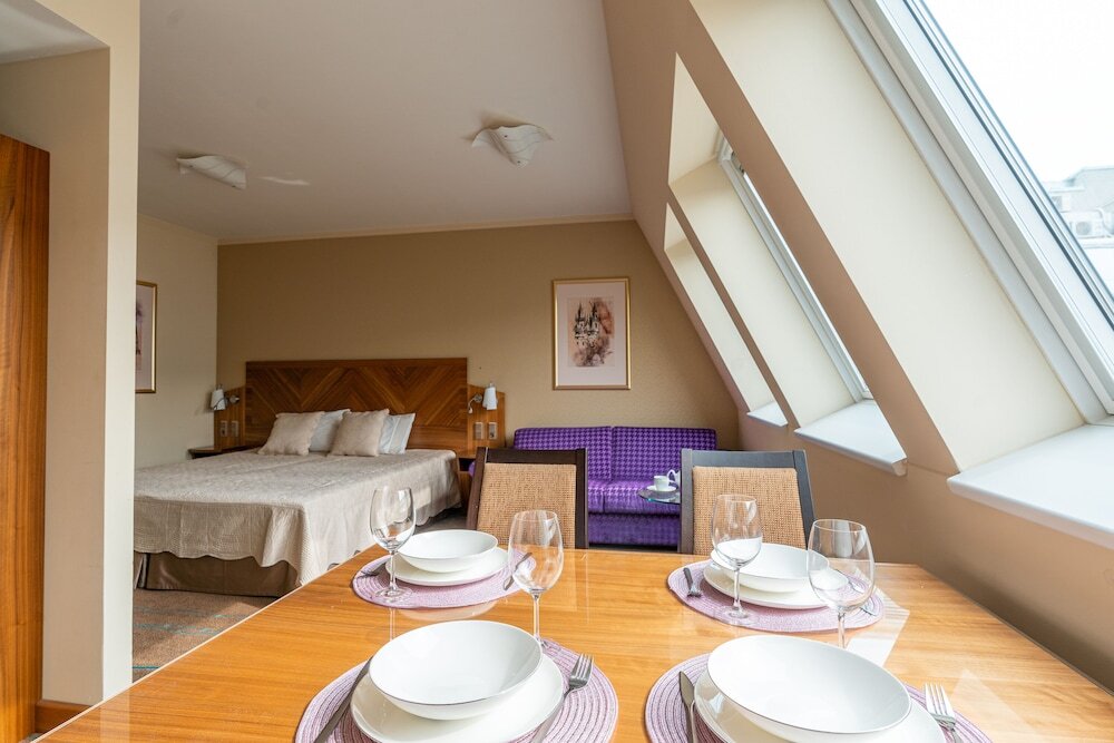 Foto - Crown Palace Apartments by Adrez