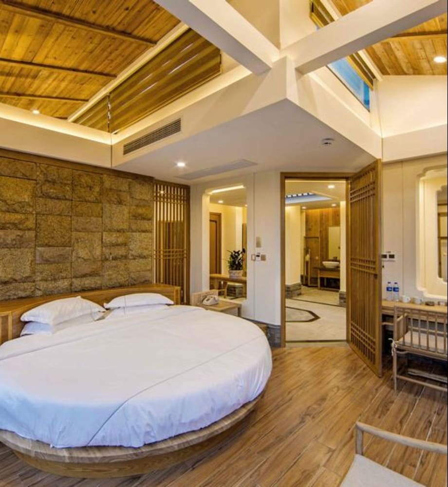 Wuyishan Old Street Hill Lodge