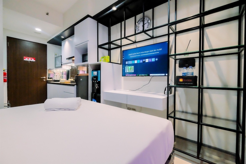 Cozy Stay Studio Transpark Cibubur Apartment