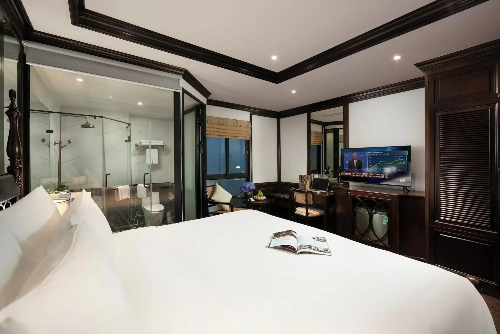 Photo - MAY DE VILLE Crown Hotel
