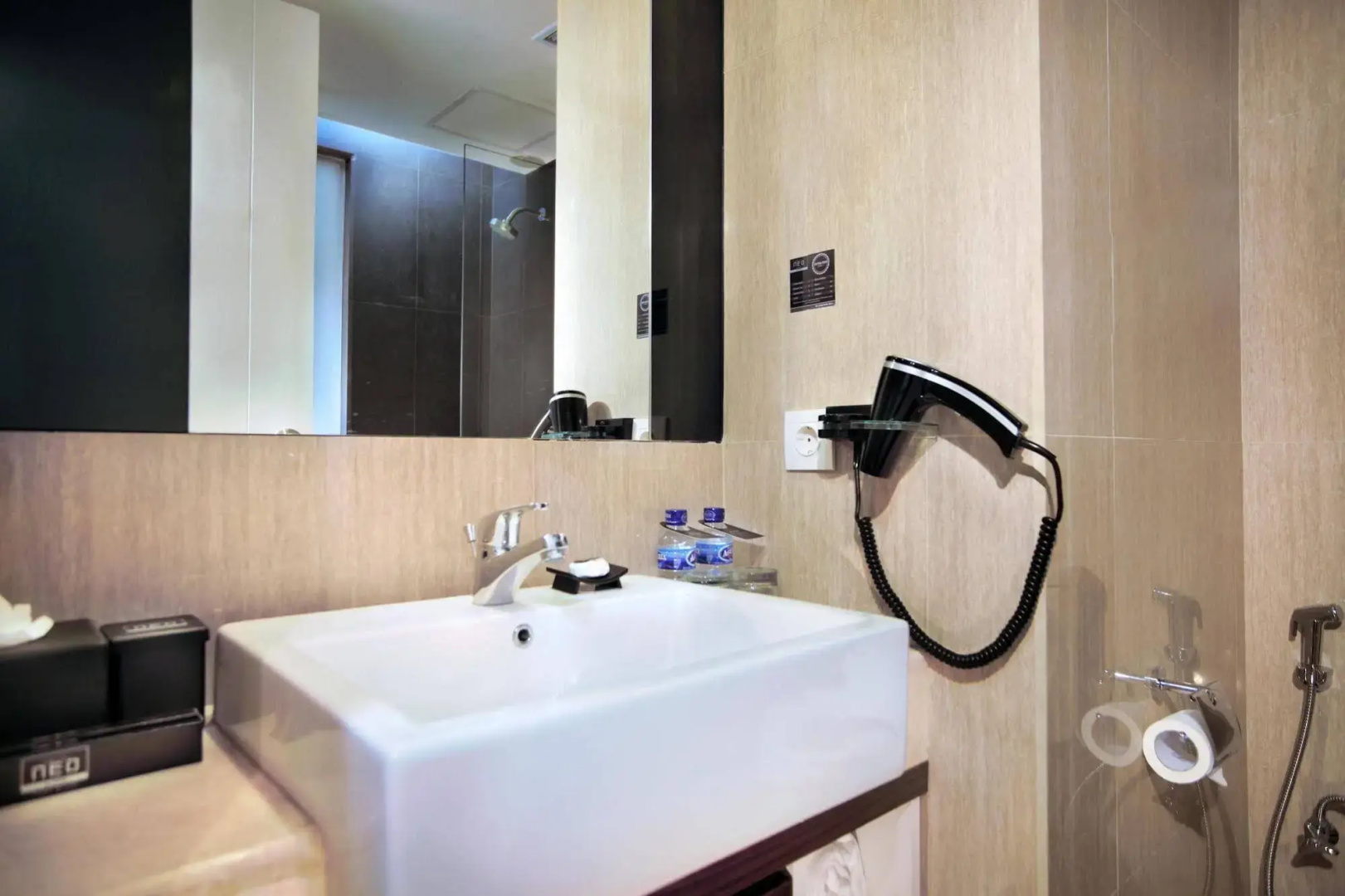 Foto - Neo Hotel Mangga Dua by ASTON
