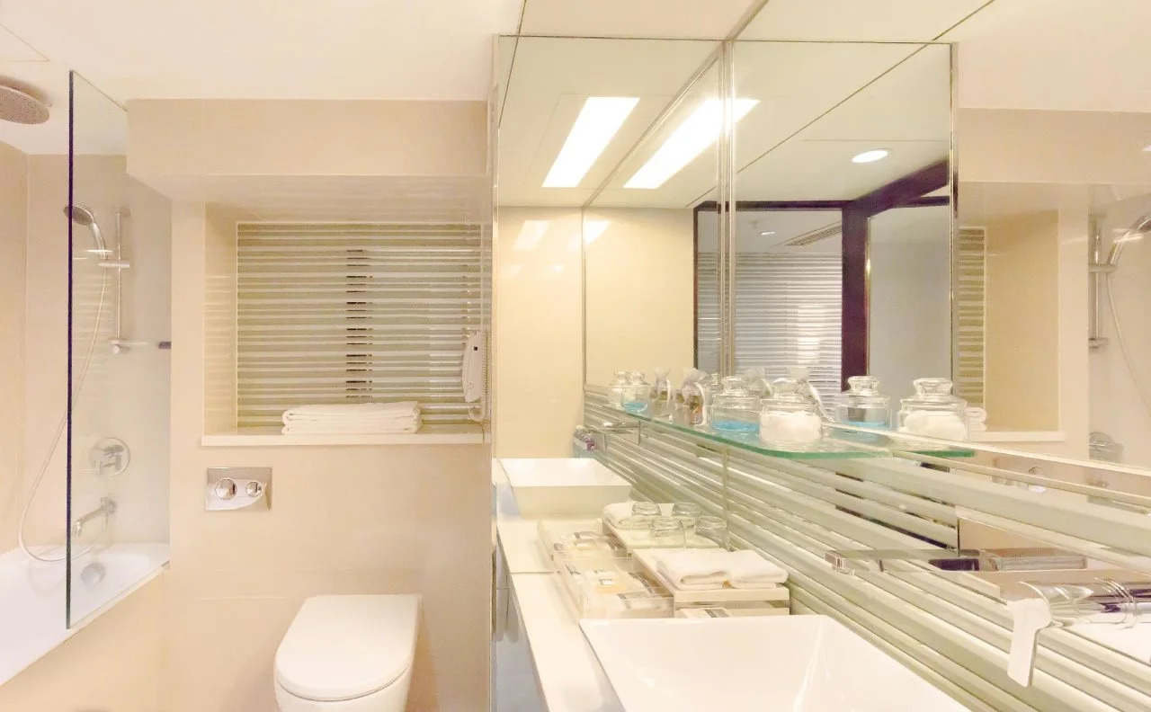 Photo - Regal Oriental Hotel