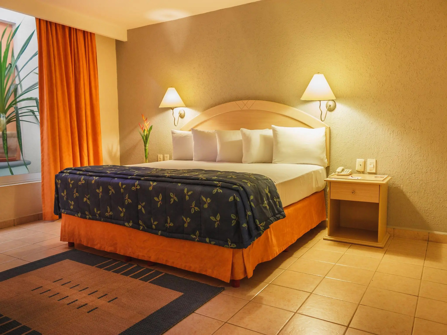 Photo - Plaza Inn Express