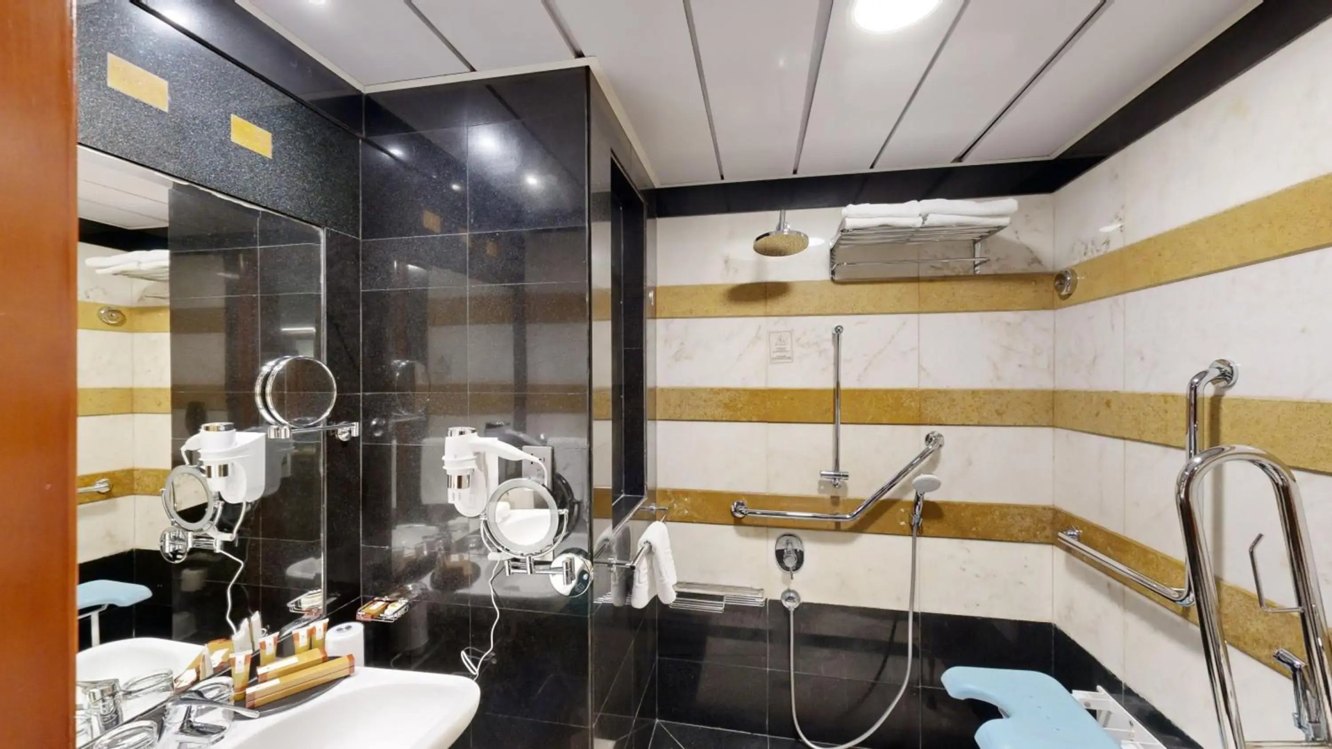 Photo - Al Muna Kareem Hotel- EX LEADER