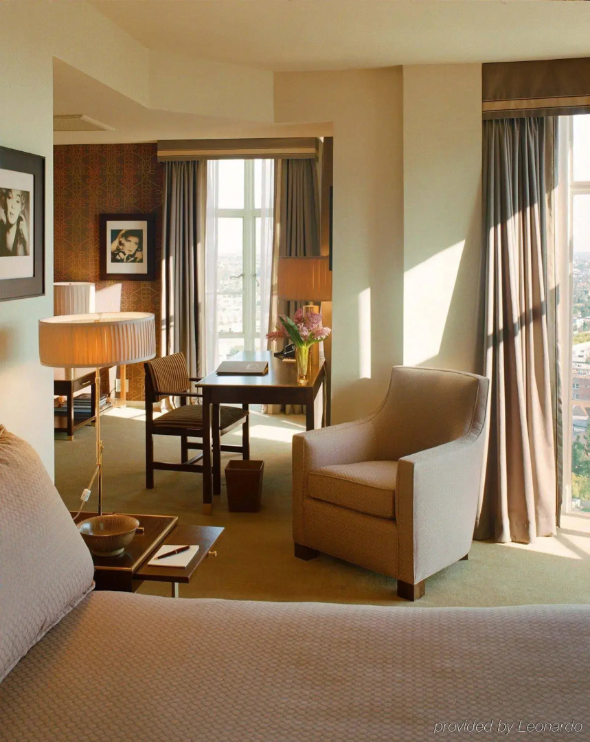 Photo - Sunset Tower Hotel