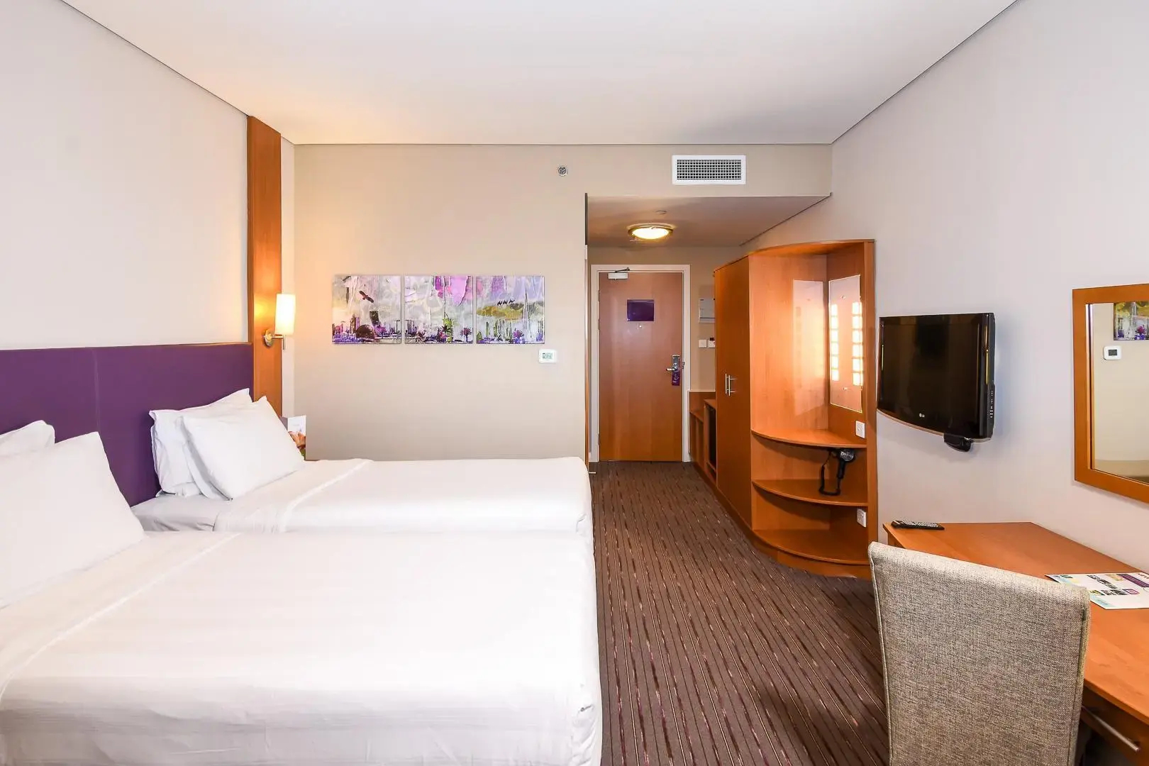 Photo - Premier Inn Dubai International Airport - An Emirates Group Company