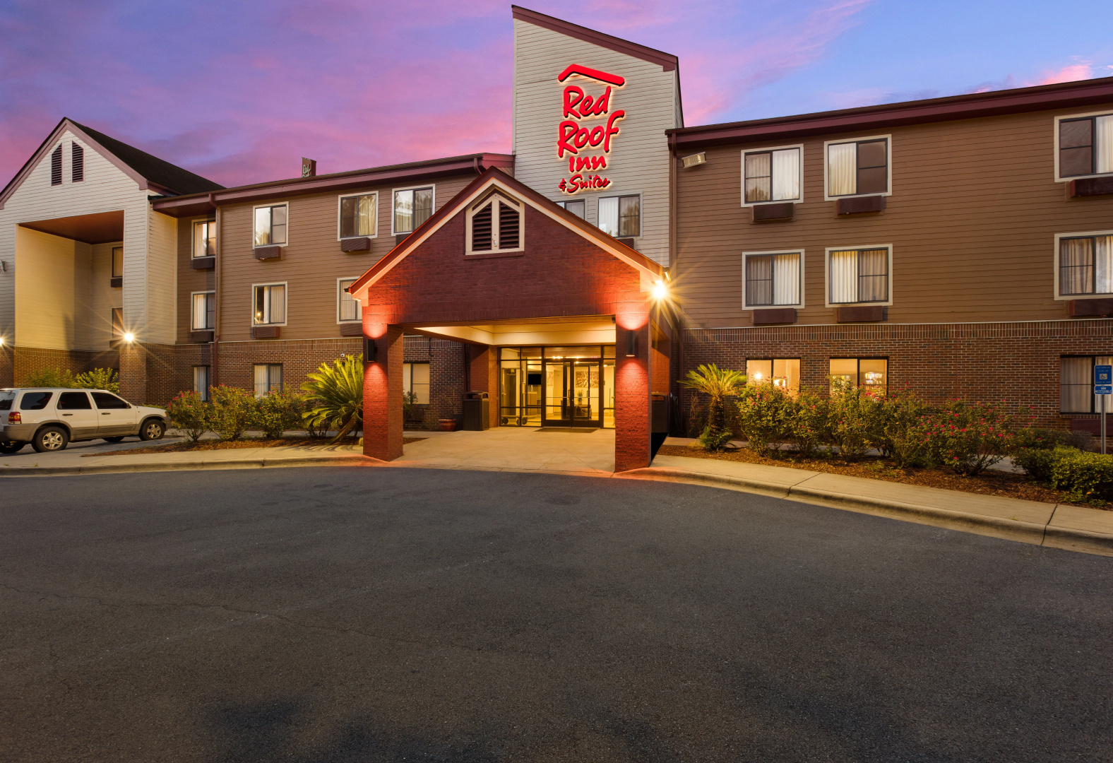 Photo - Red Roof Inn & Suites Savannah Airport