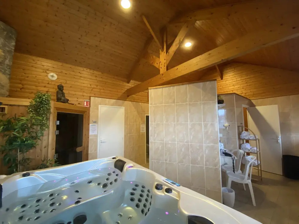 Foto - Contact hôtel - Hôtel Les Bleuets & SPA