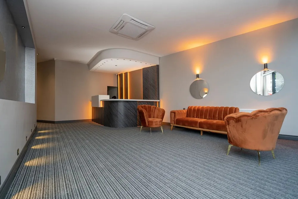 Photo - Center Suite