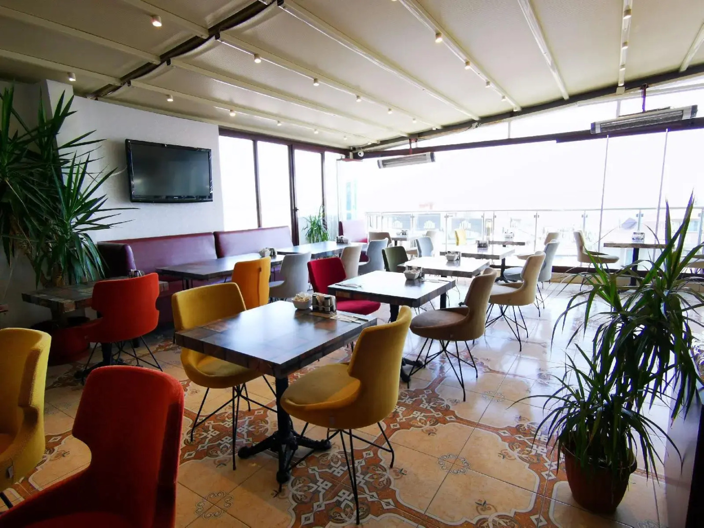 Photo - Hotel Broken Column