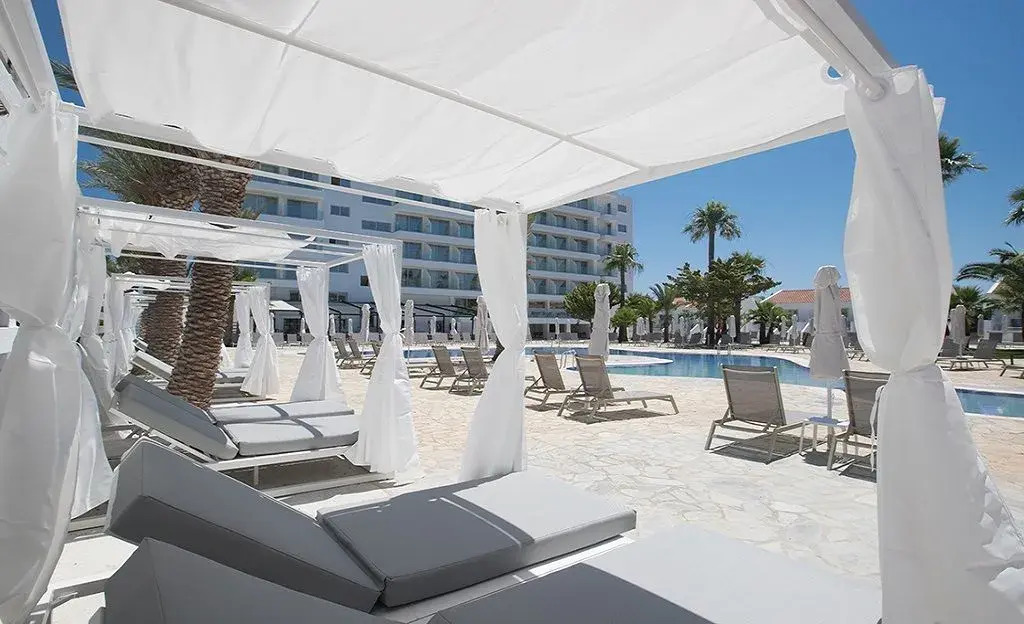 Photo - Bohemian Gardens Hotel