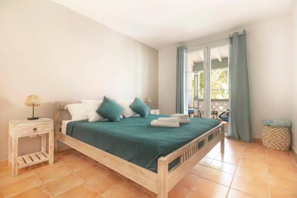 AQUAMARINE, 2 bedroom beach house and private pool, Orient beach!