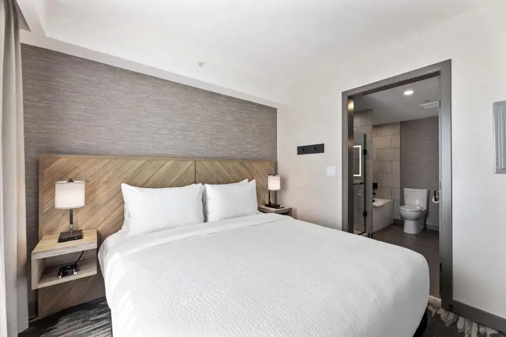 Photo - Sandman Signature Dallas Las Colinas Hotel & Suites