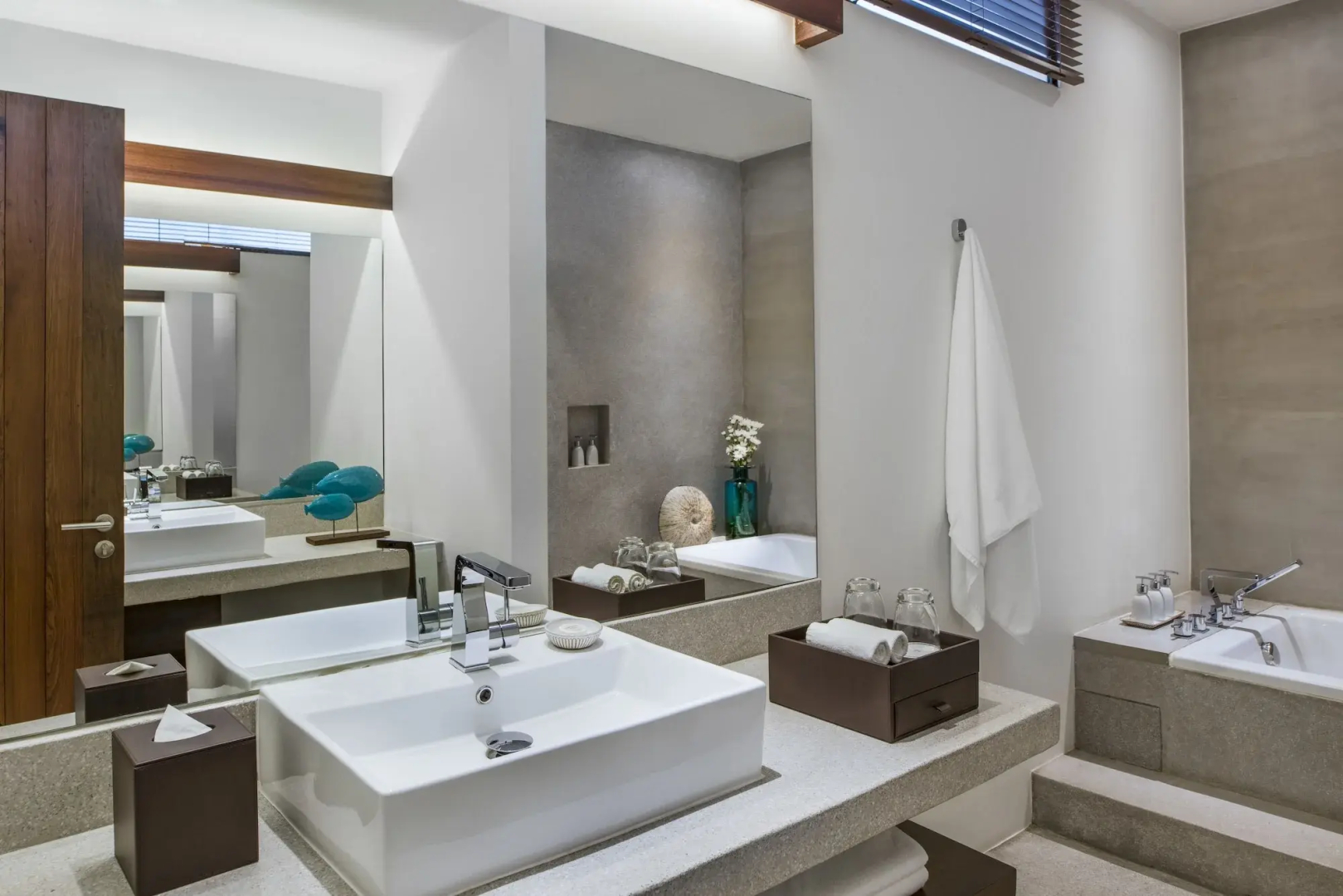 Photo - The Aviary Hotel