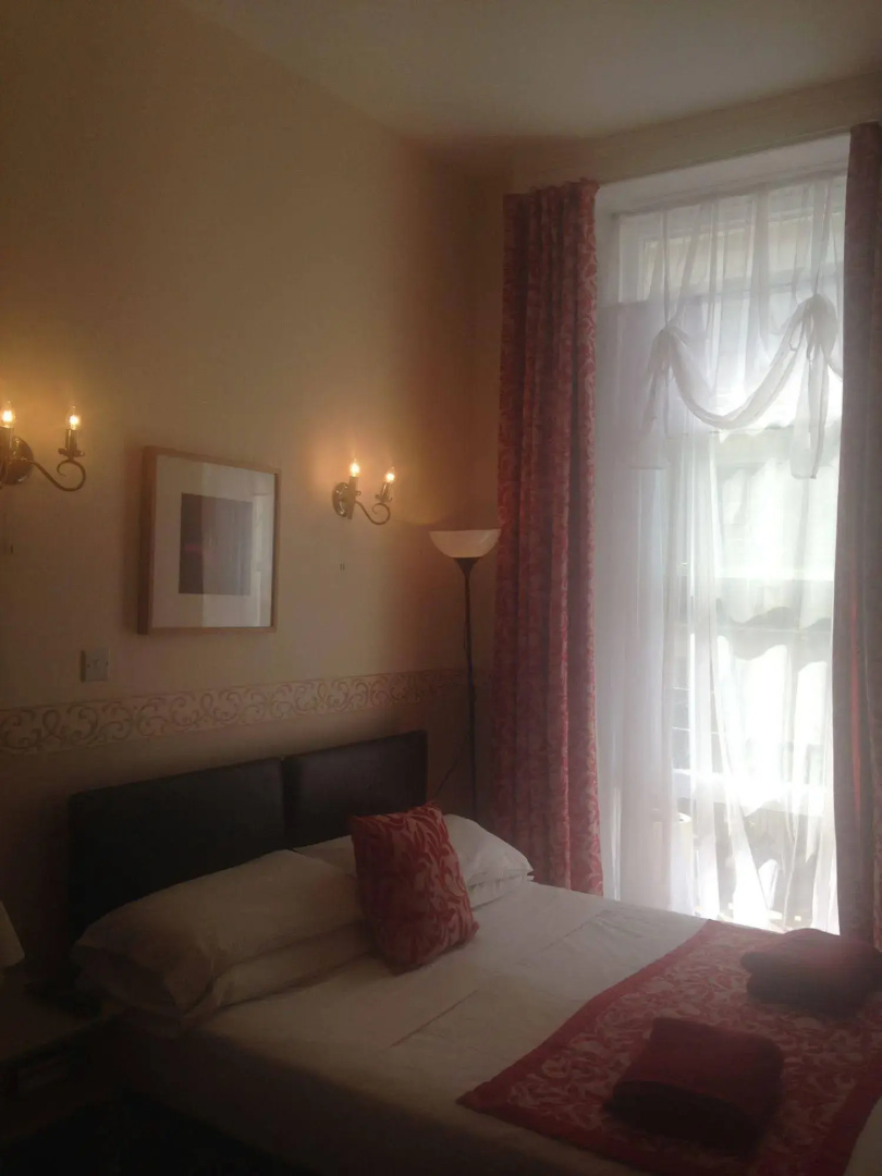 Photo - Glendale Hyde Park Hotel
