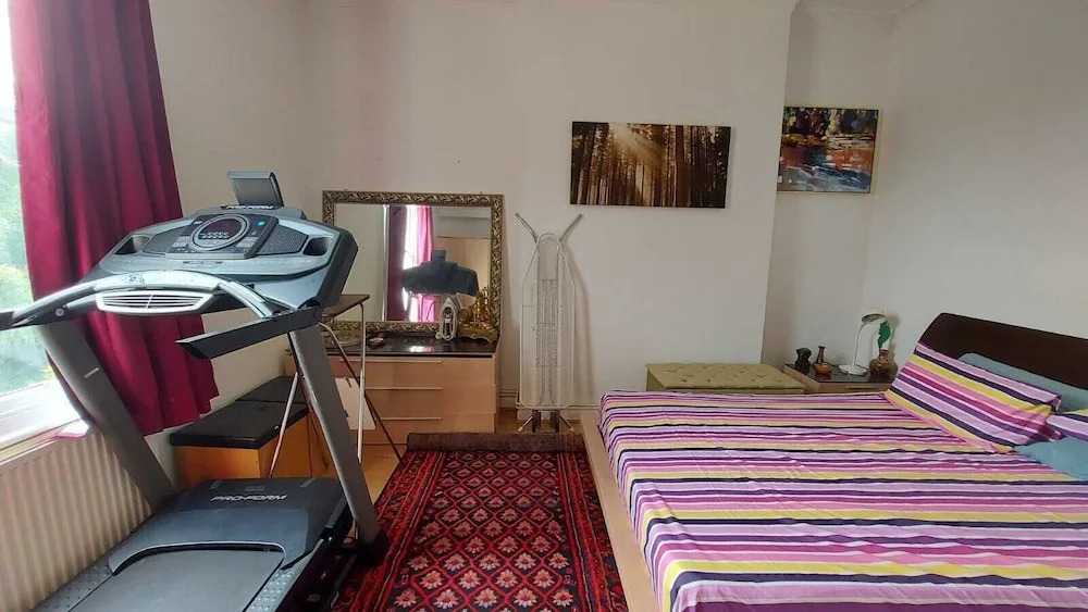 Photo - Extra Large One Bedroom Flat with Parking