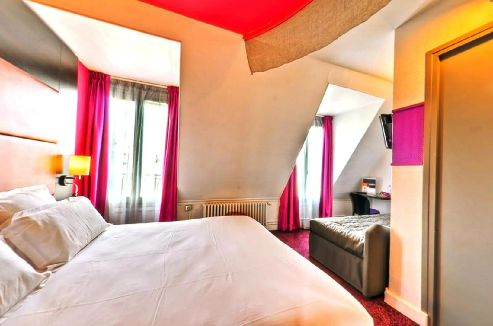Foto - Accueil Hôtel Paris Pigalle Montmartre - Hôtel rénové