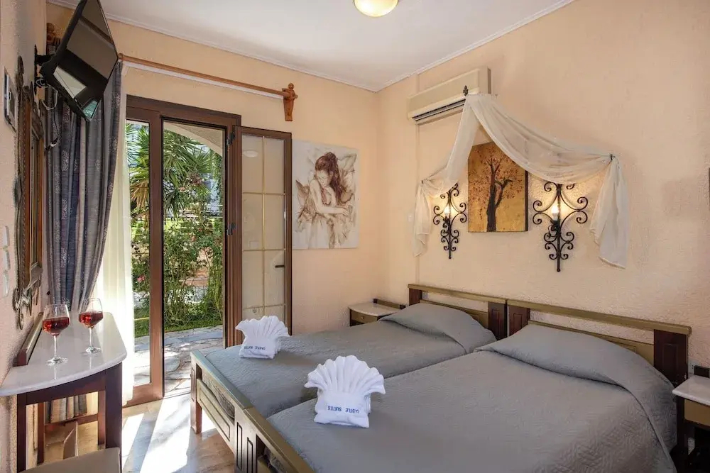 Photo - Castle Suites Hotel