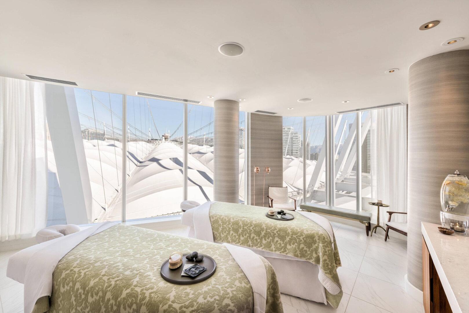 Photo - the DOUGLAS, Autograph Collection