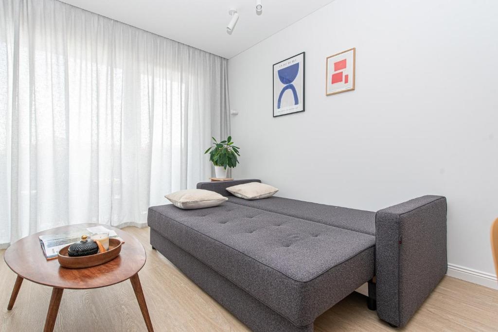 New Modern Apt with Garage Parking, Balcony, by Cohost