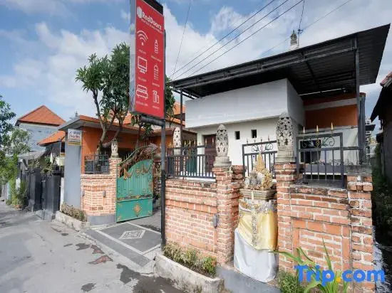Foto - RedDoorz near Buleleng Harbour 2