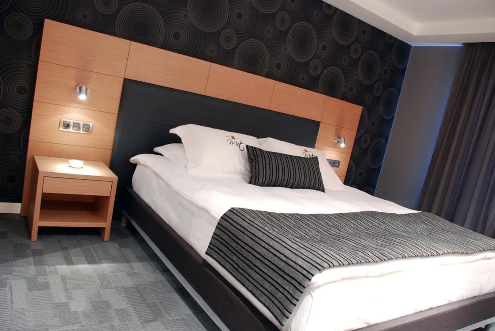 Photo - Met Hotel